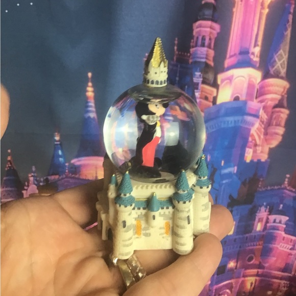 Disney Mickey Mouse castle magic kingdom mini snowglobe -preowned - Picture 5 of 6